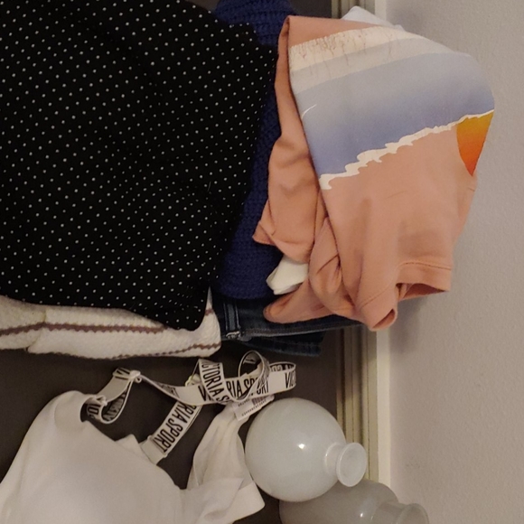 The clothes are still all there if you want to buy - Picture 1 of 1